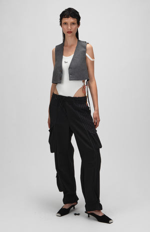 1-OFF-PARIS-TOP-GILET-CROPPED-03 (model, front)