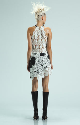1OFF-Paris-Hue-Skirt-Suiting-Crochet-01 (model, back)