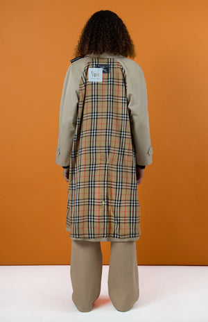 1OFF-Paris-Trench-Inside-Out-66 (model, back)